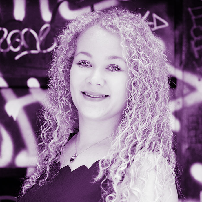 Podcast-Headshot-Manuela-Henderson